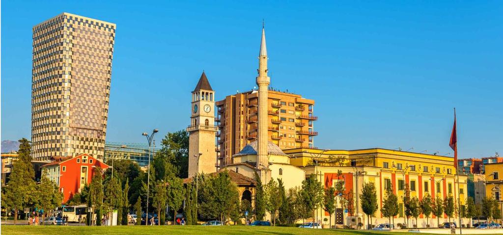 Zwischen Kreuz und Halbmond Leonid Andronov/Shutterstock Begleiten Sie uns auf eine Kulturreise über den Balkan.