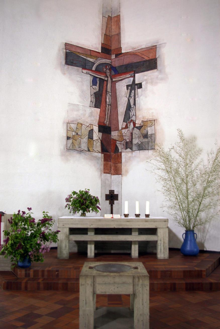 Am 11. Dezember 1966 wird die Immanuelkirche durch Kreisdekan Hans Schmidt eingeweiht. Der ehemalige Betsaal wird von jetzt als Gemeindehaus genutzt. Der Kirchenbau ist zum Altar hin zentriert.