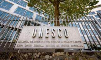 Bildung weltweit Die UNESCO o koordiniert die Umsetzung der neuen Bildungsagenda, o in enger Zusammenarbeit mit UNICEF, UNHCR, Weltbank, UNFPA, ILO, UNDP, o durch