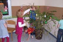 In all den vergangenen Jahren fand zur Weihnachtszeit ein Basteln mit den Eltern und Kindern statt.