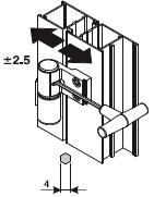 Mit einem Inbusschlüssel 4 mm bei geschlossenem Türfl ügel horizontal verstellen ( 2,5 mm / + 2,5 mm).