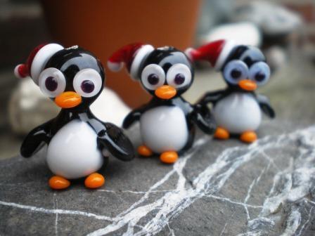 Passend zur besinnlichen Weihnachtszeit möchte ich Euch quasi als kleines Weihnachtsgeschenk zeigen, wie ich meine Pinguine mache.