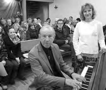 Pfarrerin Ruth Nun dankte dem rührigen Fundraisingteam und dem Klaviervirtuosen Frieder Mößler, der erst seit kurzem in ihrer Gemeinde wohnt. 40.000 Euro fehlen noch in der Baukasse.