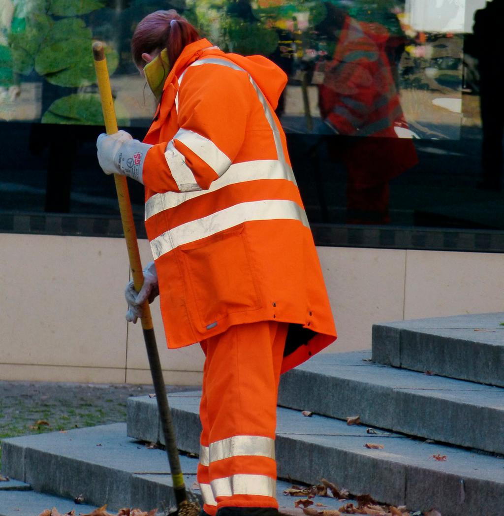 Arbeitsgelegenheiten im öffentlichen Interesse Arbeiten bei einem staatlichen, kommunalen oder gemeinnützigen Träger sind erlaubt, wenn die Arbeiten nicht, nicht in diesem Umfang oder nicht zu diesem