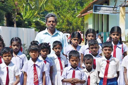 Um die Menschen in seiner Heimat unterstützen zu können, hat er den Verein Hilfe für Sri Lanka gegründet. Jetzt war er wieder dort, um die Spendengelder des Jahres 2013 vor Ort einzusetzen.
