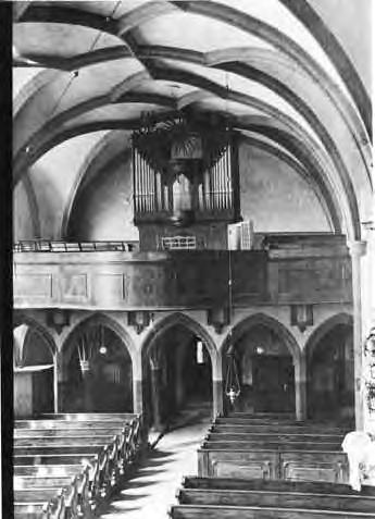 Die Pfarrkirche Mautern besaß bereits 1614 eine Orgel, 1668 folgte ein Neubau mit fünf Registern, 1783 wurde eine neue Orgel mit zwölf Registern erbaut und 1812 in die Klosterkirche überstellt.