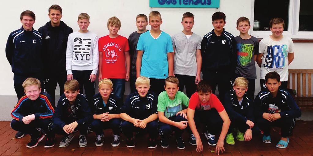 C1-Junioren mit Trainingslager am Dümmer Wagenfelder Tabelle (Stand 27.10.2015) Platz Mannschaft Sp. g u v Tore Diff. Punkte 1. JSG Lahausen/Sudw. 7 7 0 0 82 : 0 82 21 2.