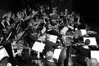 November im historischen Wasserburger Rathaussaal wieder ein Benefizkonzert mit dem Orchester Die Arche zugunsten der Stiftung Attl.