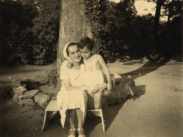 Shmuel mit seiner Mutter, Krankenschwester im jüdischen Krankenhaus