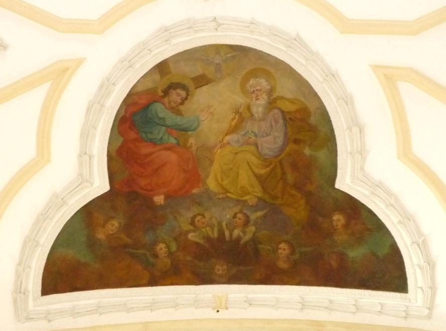 Der dreifaltige Gott ist auch Inhalt des letzten Deckenbildes vor dem Altarraum.