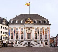 Europatag in Bonn am Samstag, dem 6. Mai 2017 Traditionell wird der Europatag jedes Jahr am ersten Samstag im Mai begangen, dieses Jahr mithin am 6. Mai 2017. Aus diesem Anlass wird das Alte Rathaus wieder seine Tore öffnen.
