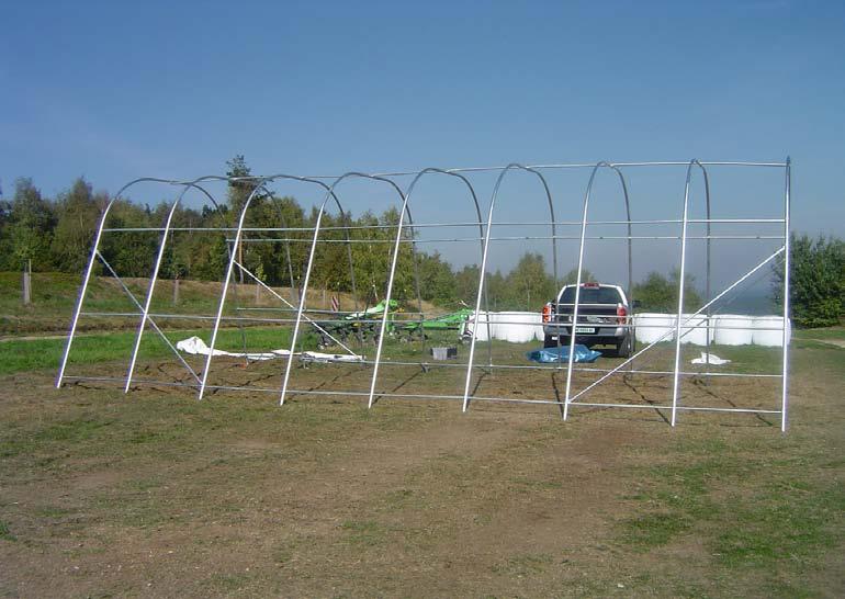 7. Bei Zelten mit der Höhe von 2,8 Meter, 3,0 Meter und 3,4 Meter reichen die Diagonalstangen