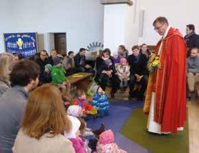-Martinszug für die EKP-Kinder, und Pfarrer Magdziarek feiert mit uns einen Ostergottesdienst.