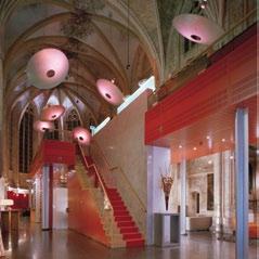 Die Innenausstattung ist eine Kreation des international renommierten Innenarchitekten Henk Vos.