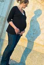 Fachtag Sucht des Bezirks Mittelfranken Suchthilfe unter Umständen einmal anders Schwangerschaft & Sucht Fakten: Frauen die in der Schwangerschaft