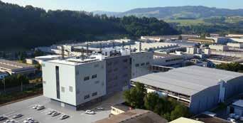 INVESTITION IN DIE ZUKUNFT SAUBERE ZUKUNFT Im weltweit einzigen Dieselmotoren-Entwicklungszentrum der BMW Group forschen in Steyr rund 700 Mitarbeiter daran, die Dieselmotoren in Zukunft noch