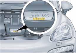Fahrzeugidentifizierung und Kennzeichnung Erkennungsmerkmale Cayenne S Hybrid Schriftzug Hybrid auf der Designabdeckung im Motorraum Schriftzug Hybrid