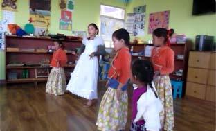 nepalesischen Tänzen der Schüler überraschen. Auch viele Eltern unserer Schüler waren anwesend.