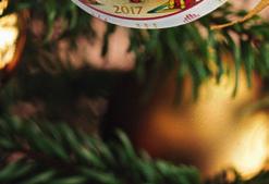 Unsere limitierte Weihnachtskugel mit jährlich wechselnden Motiven erfreut Jahr für Jahr
