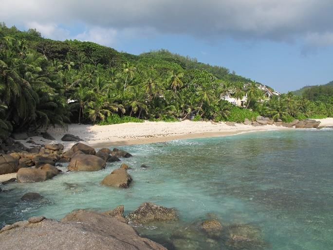 Die Seychellen sind in Innere und Äußere Inseln unterteilt. Zu den Inneren zählen u.a. die Gruppe der größten und bewohntesten Inseln: Mahé, Paslin, und La Digue.