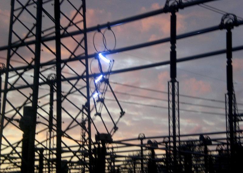 Maßnahmen bei Stromknappheit drastische Stromsparmaßahmen bei Ministerien, Geschäften und Unternehmen Abschaltung der