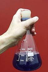 magische Flasche Blue-Bottle-Experiment Unter dem Blue-Bottle-Experiment versteht man ein klassiches Schauexperiment der Chemie.