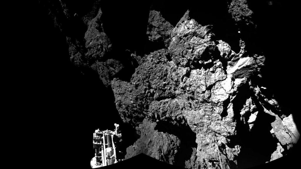 Rosettas Lander Philae ist am 12. November 2014 auf der Oberfläche des Kometen 67P/Churyumov-Gerasimenko gelandet.