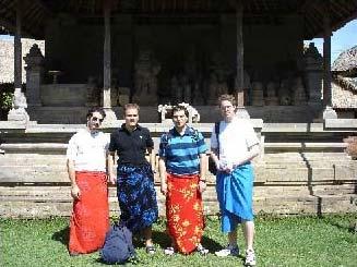 Viermal Brühl - Bali und zurück: Auslandssemester auf der Insel der Götter Heute möchten wir euch Michi, Tom, Jens und Marc-René vorstellen.