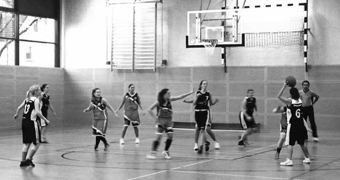 www.spvgg-kessel.de sportmagazin@spvgg-kessel.de Basketball 25 Im ersten Spiel der Rückrunde am 05. Februar 2017 fuhren die Kesslerinnen nach Duisburg zu den Damen von Ruhrort- Laar.
