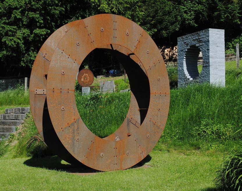 «two circles» Standort Arlesheim CH 2013 Kreissegmente in Stahl auf
