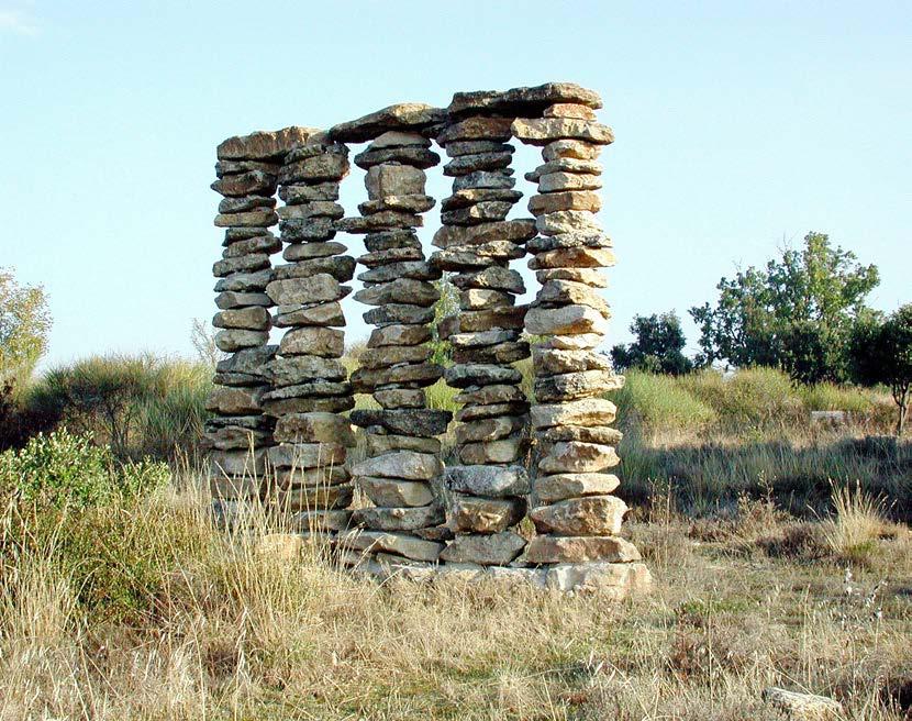 «Clinq colonnes» LandArt Projekt Reillanne F 1999 Kalkstein gebohrt