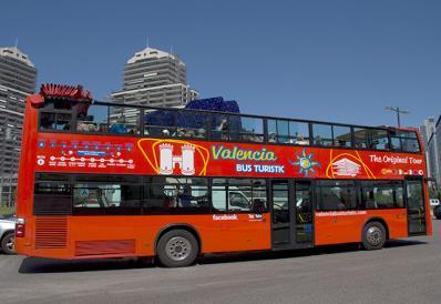 Hop-On Hop-Off Tour Valencia Sehen Sie die Sehenswürdigkeiten von Valencia mit dem Valencia Bus Turistic in Ihrem eigenen Tempo. Das Ticket ist für 24 oder 48 Stunden erhältlich.