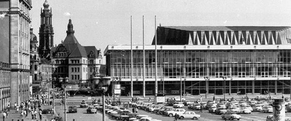 Altmarkt mit Kulturpalast in den 1970er- Jahren https://www.kulturpalast- dresden.