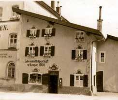 Einer von den Kleinkramern hatte sein schmuckes Haus und seinen Laden am Marktplatz am Eck Thanner Straße zur Tölzerstraße, früher Marktplatz 12.