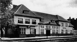 Kreis Guttstädter Bahnhof, nach 1935 1924 Gründung der Guttstädter Bau-Genossenschaft (seit 1926 Ermländische Bau-Gesellschaft m. b. H.). Diese Firma baute mehrere Objekte in der Stadt (u.a. Bahnhof, Amtsgericht, ev.