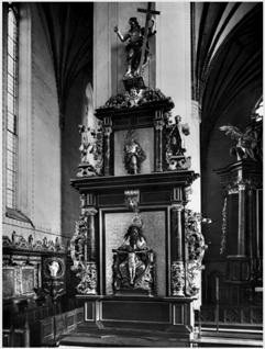 Dreifaltigkeitsaltar im Nebenschiff der Kollegiatkirche Der Gnadenstuhl des Dreifaltigkeitsaltars.