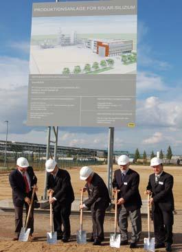 Die PV Silicon AG, Erfurt, eine 100%-ige Tochtergesellschaft der PV Crystalox Solar plc, Oxfordshire, hat heute den Spatenstich ihrer Produktionsanlage für Solarsilizium in Bitterfeld gefeiert.