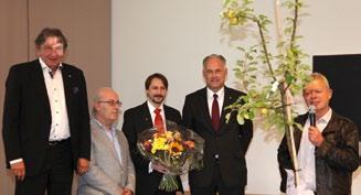 07.2012 im Zahnärztehaus München ihrem neuen Stellvertretenden Landesvorsitzenden den Rücken. Zusammen mit Dr. Janusz Rat wird sich Dr.