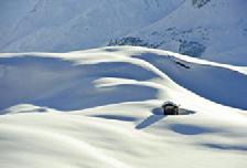 Lawinenfaktor Schneedecke Ein Schneebrett löst sich, wenn eine Schwachschicht in der Schneedecke vorhanden ist.