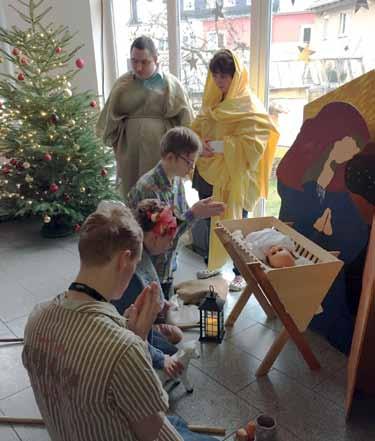 Weihnachten in der Wohnstätte St. Martin in Heyerode Am Heilig Abend kamen viele Eltern, Angehörige, Gäste und Mitarbeiter in unsere Wohnstätte und feierten mit den Bewohnern eine kleine Andacht.