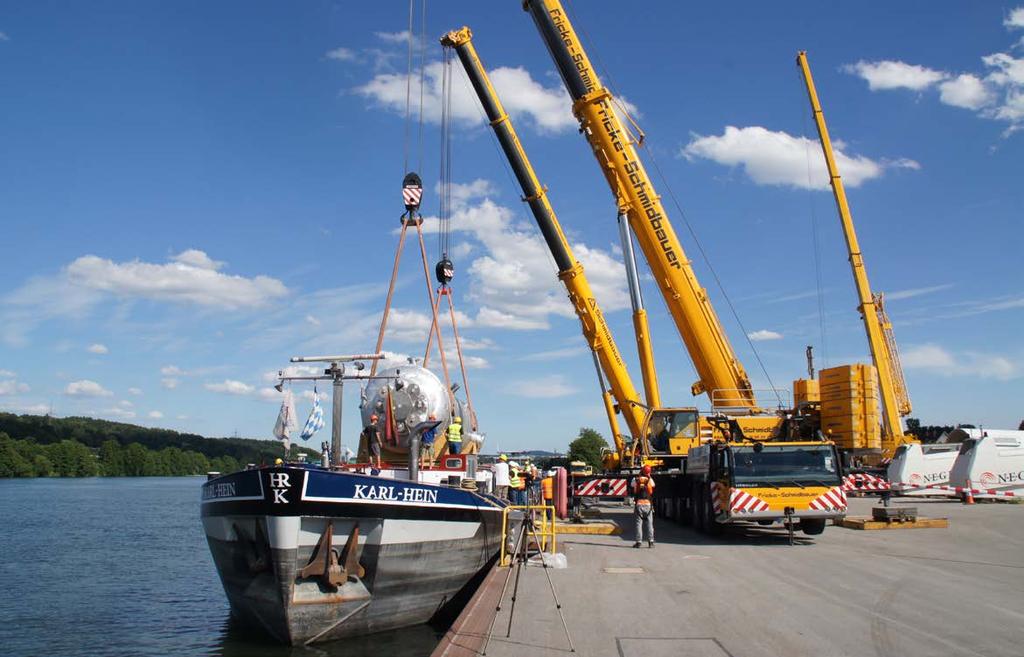 SCHWERPUNKT Das Binnenschiff ist ein ideales Transportmittel für schwere und großvolumige Güter. Foto: bayernhafen Gruppe Wohin geht die Reise an den Donauhäfen?