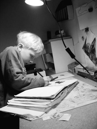 A U F G E F A L L E N «Am liebsten mache ich Frösche. Auch Käfer und Hasen.» Der sechsjährige Janosch Herzog zeichnet und malt seit er zweijährig ist.
