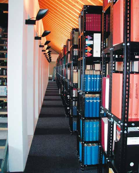 AUF DEN PUNKT Anforderung: Realisierung: Objektdaten: Archivierung der Bücher aus der Bibliothekssalung, passend zum Bauhaus-Stil des Gebäudes.