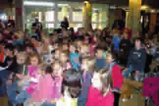 Im sechsten Jahr der Besuche junger russischer Künstler in Grundschulen kamen im Oktober 2010 Kinder und Jugendliche aus den Städten Rostov am Don und Taganrog und dem Dorf Samarskoje jeweils für