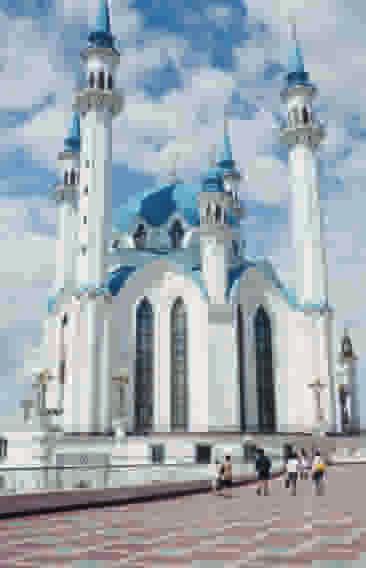 Kasan Stadt an der Wolga und Hauptstadt der Republik Tatarstan Die größte Moschee in Europa Auf der Moskau-Reise im Juni 2005 war die Forum-Gruppe zu Gast beim dortigen»interclub«.