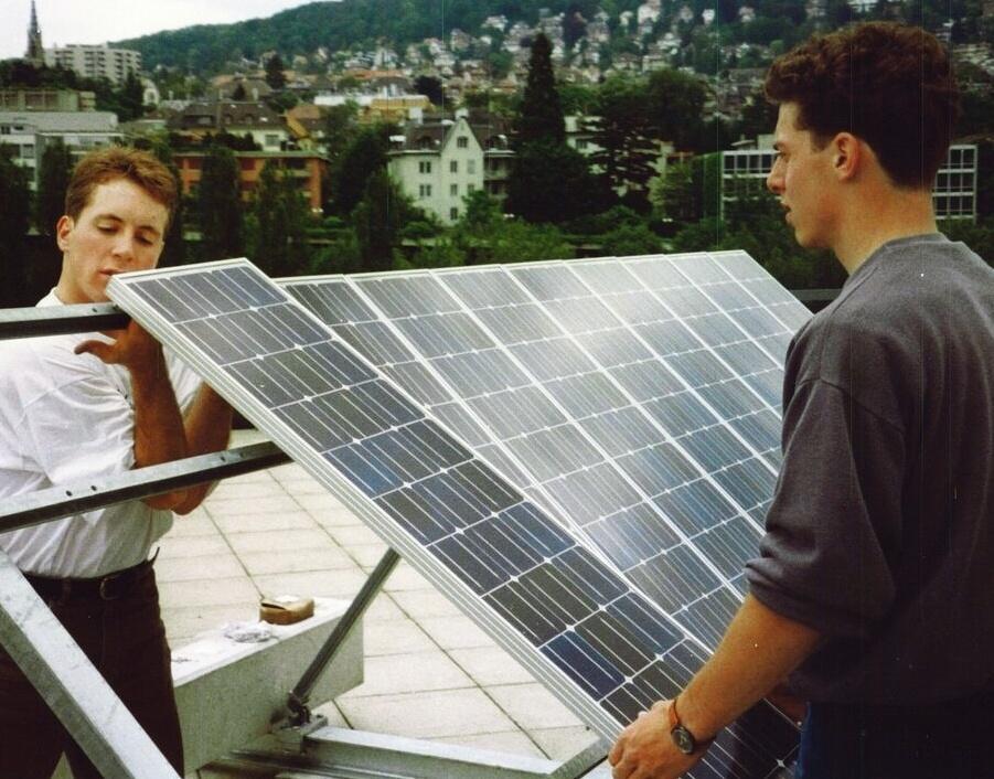 Solaranlage Die TBZ ist auch ein Kraftwerk. 5000 kwh werden jedes Jahr von der Sonnen gewonnen und in das öffentliche Netzt der Stadt (EWZ) eingespeist.