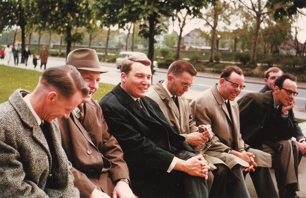 FRITZ JÜRGEN OBST Abb. 2. Freunde der Frankfurter Ortsgruppe bei einem Schweiz-Ausflug 1965: (von links) ERHARD THOMAS, FRIEDRICH GOLDER, ALFRED A.
