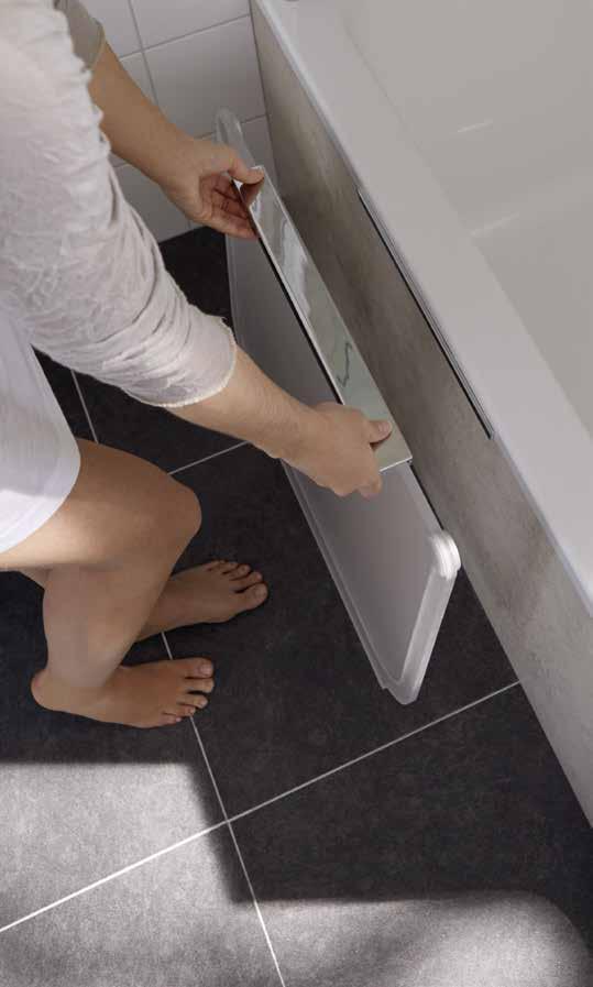 Die einfach einzusetzende Wannentür verwandelt die Dobla Dusch- Wanne innerhalb von Sekunden in eine komfortable
