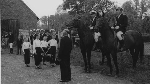 Schützenbruderschaft St. Katharina Berg und Tal e.v. 29 1960 Nach einigen Vorstandsversammlungen und Besprechungen fand am 17. Mai 1960 die Generalversammlung beim Festwirt Hubert Reher statt.