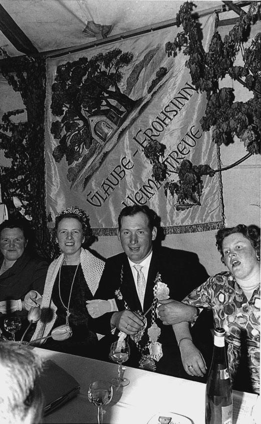 34 Schützenbruderschaft St. Katharina Berg und Tal e.v. 1963 Für die angehende Bruderschaft lag nun von der Jakobibruderschaft Herbern zum 150-jährigen Jubiläum die erste Einladung vor.